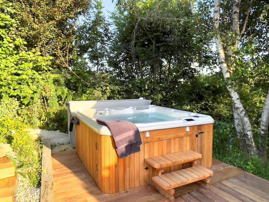 Gite De Charme 5 Etoiles Pour Couple Avec Sauna Et Jacuzzi Exterieurs Privatifs Peaugres Ngoại thất bức ảnh