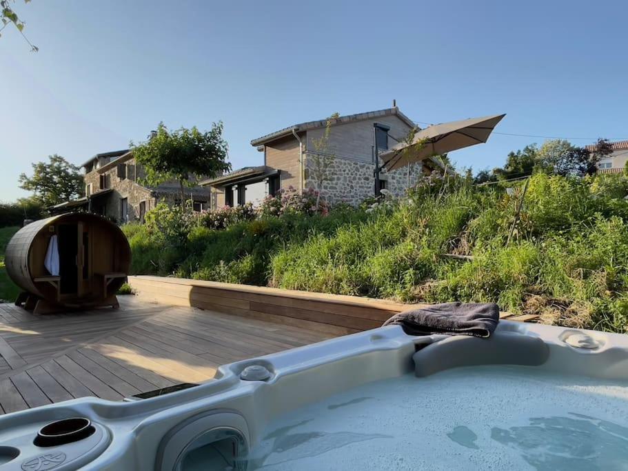 Gite De Charme 5 Etoiles Pour Couple Avec Sauna Et Jacuzzi Exterieurs Privatifs Peaugres Ngoại thất bức ảnh